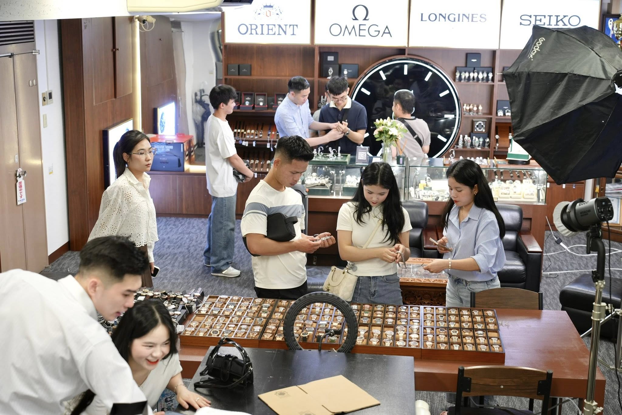 Khách hàng tại SGWatch